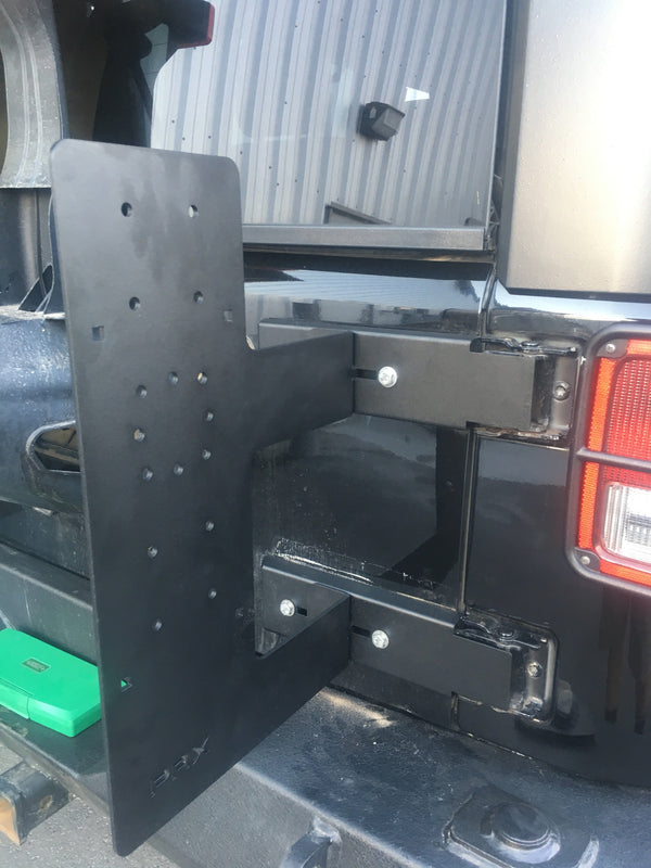rotopax-fuel-storage-jeep-jk-tailgate-mount-41250104180949.jpg